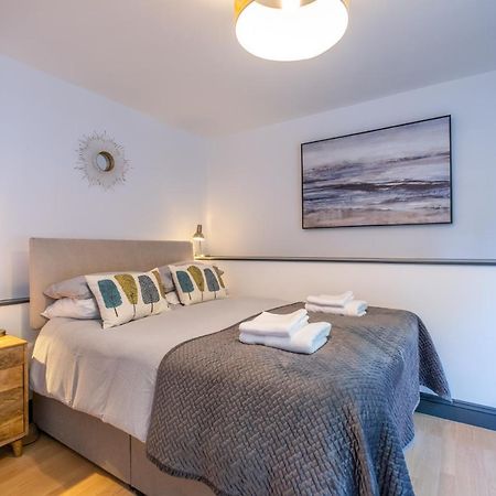 Modern Apt Near Gardens With Large Decking Area - Vivre Retreats Μπόρνμουθ Εξωτερικό φωτογραφία