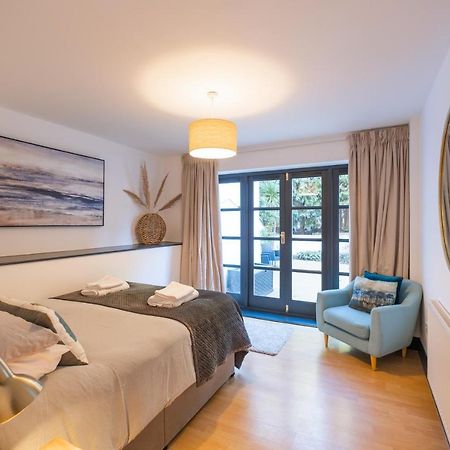 Modern Apt Near Gardens With Large Decking Area - Vivre Retreats Μπόρνμουθ Εξωτερικό φωτογραφία