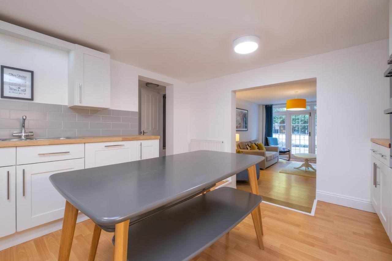 Modern Apt Near Gardens With Large Decking Area - Vivre Retreats Μπόρνμουθ Εξωτερικό φωτογραφία