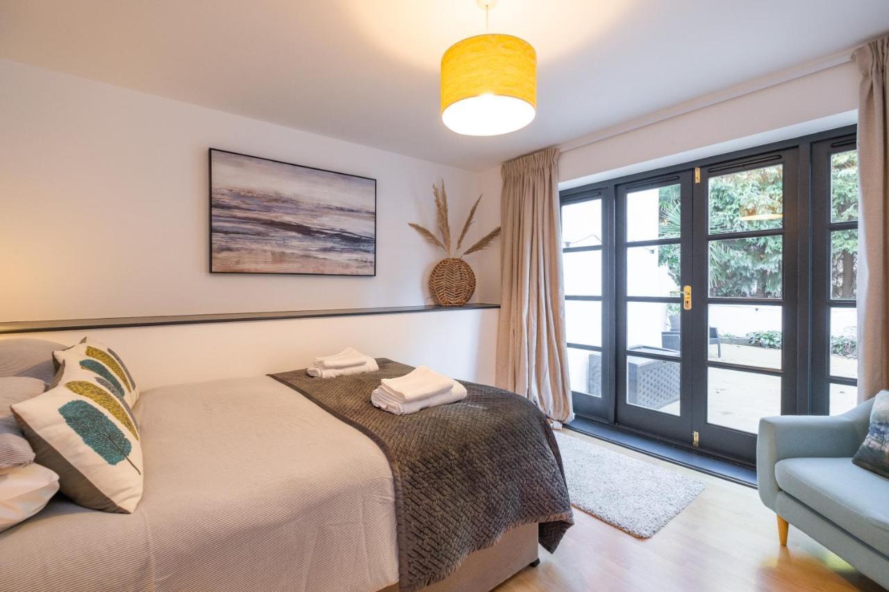 Modern Apt Near Gardens With Large Decking Area - Vivre Retreats Μπόρνμουθ Εξωτερικό φωτογραφία
