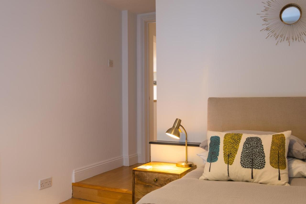Modern Apt Near Gardens With Large Decking Area - Vivre Retreats Μπόρνμουθ Εξωτερικό φωτογραφία