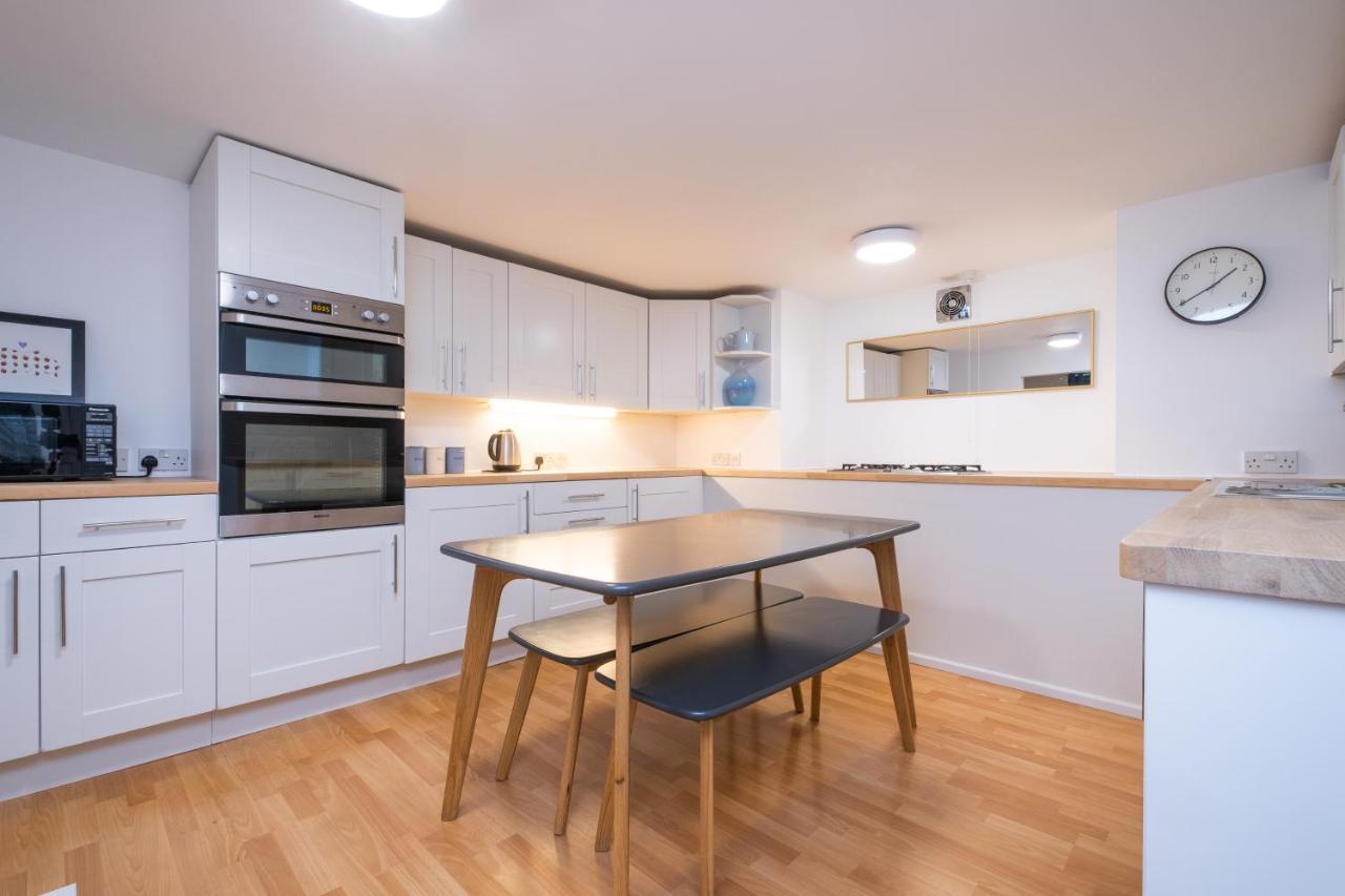 Modern Apt Near Gardens With Large Decking Area - Vivre Retreats Μπόρνμουθ Εξωτερικό φωτογραφία