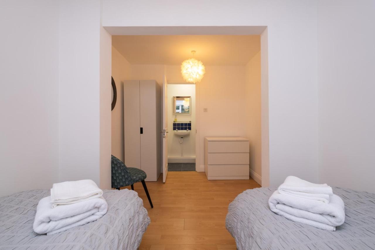 Modern Apt Near Gardens With Large Decking Area - Vivre Retreats Μπόρνμουθ Εξωτερικό φωτογραφία