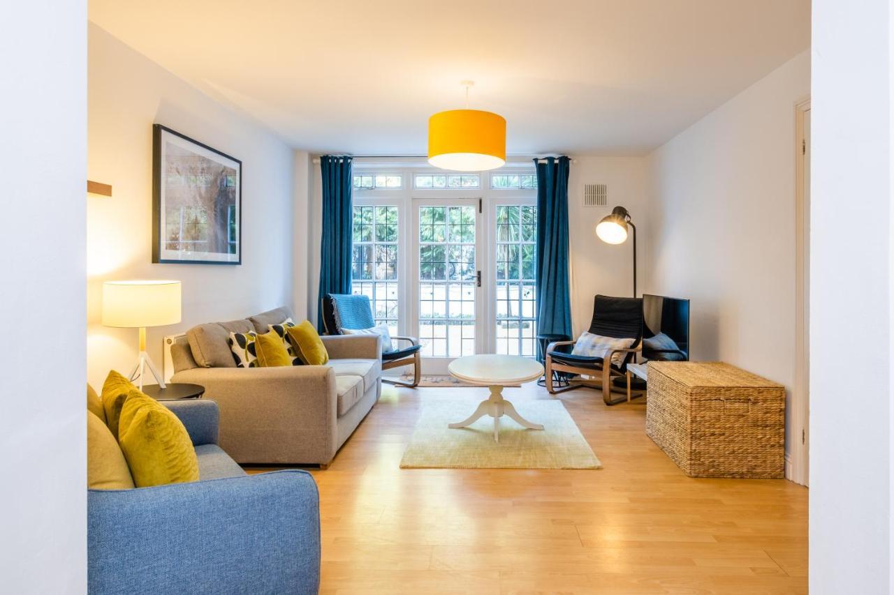 Modern Apt Near Gardens With Large Decking Area - Vivre Retreats Μπόρνμουθ Εξωτερικό φωτογραφία