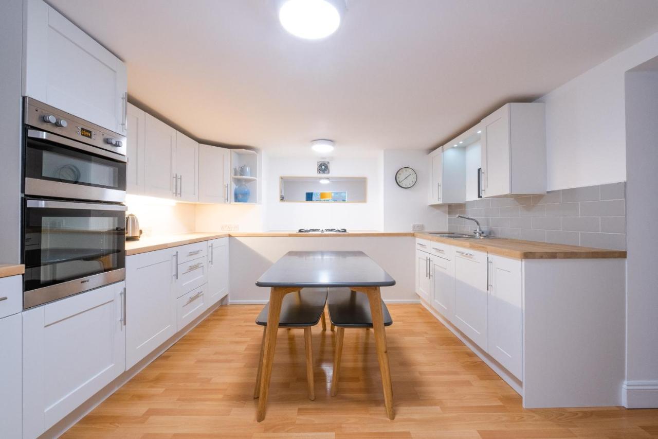 Modern Apt Near Gardens With Large Decking Area - Vivre Retreats Μπόρνμουθ Εξωτερικό φωτογραφία