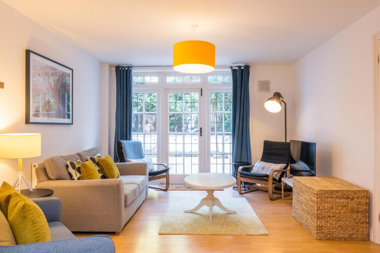 Modern Apt Near Gardens With Large Decking Area - Vivre Retreats Μπόρνμουθ Εξωτερικό φωτογραφία