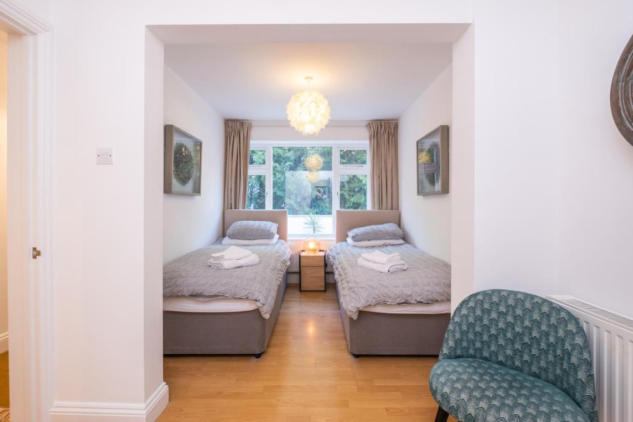 Modern Apt Near Gardens With Large Decking Area - Vivre Retreats Μπόρνμουθ Εξωτερικό φωτογραφία